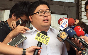 蔡啟芳為扁要斷父子關係？ 蔡易餘：父親是「講幹話之王」