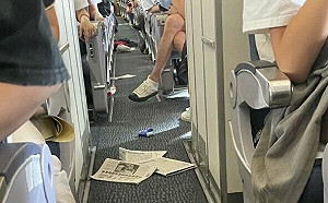 中國航班遇「晴空亂流」 乘客、空姐遭「甩到天花板」 安全降落群起鼓掌