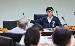 高雄本土、境外移入登革熱各11例 陳其邁召開登革熱專家會議