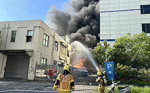 （影）楠梓加工區火警  陳其邁第一時間指示相關局處協助救災