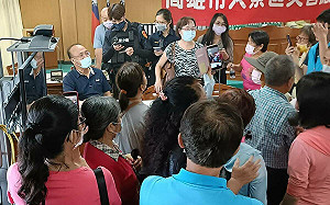 大寮垃圾場喬回饋金疑爆衝突 高市民政局澄清區長絕無使用暴力