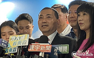 「包租公」參加716遊行遭疑正當性？侯友宜稱「熱飯冷炒」：選舉奧步又來了  