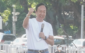 郭台銘嗆問果菜市場為何不裝冷氣？王定宇：很low 還噹到自己人