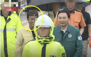 毛骨悚然！南韓官員視察暴雨受災地下道「笑容滿面」 掀韓網激憤