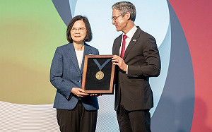 獲頒「民主服務勳章」 蔡英文：台灣人民從未屈服對岸持續不斷威脅