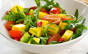 夏季生食要小心！食藥署籲「五要二不」避免食品中毒