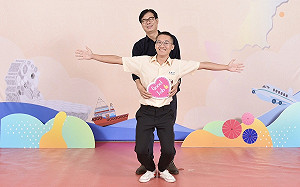 與模範生及畢業生合影 陳其邁：共享榮耀與喜悅