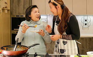 80歲阿嬤成百萬網紅 文平嫂生日辦公益感恩會