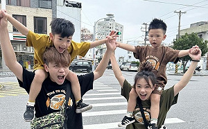 蔡阿嘎為買餅乾給兒「搭1小時車」！二伯：看在他生日的份上