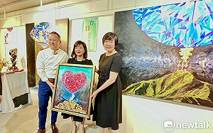 感念安倍晉三友台情誼 藝術家贈畫安倍昭惠獻祝福