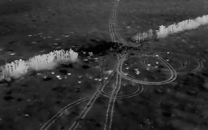 (影) 烏軍使用集束彈藥畫面曝光！大範圍爆炸 俄軍四處逃竄.....