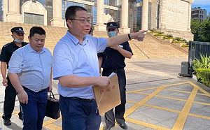 姚振華被「自己公司」拒於門外!  捲股東內鬥 中炬高新總部保安擋駕