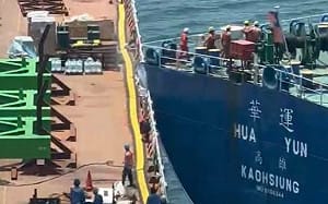 華運輪泊港不慎 船艉擦碰造價百億環海翡翠