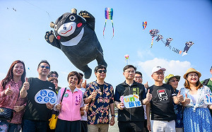 2023旗津風箏節開幕  12米高雄熊風箏亮相萌爆表