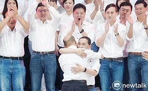 與韓國瑜破冰！民調微升 侯友宜：我們都是為國家努力往前走