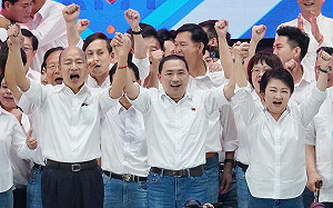 大和解？全代會韓國瑜現身挺侯友宜  林濁水：不只贏不了選舉 還會愈走愈慘