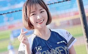 籃籃應援大跳「御宅藝戰鬥舞」！網笑：動漫展需要妳