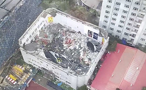 （影）黑龍江中學體育館坍塌 11女排隊員無辜慘死! 民眾現場悼念場面哀悽