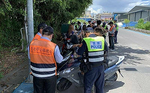 小琉球遊客遽增亂象叢生  屏縣府展現強化交通及治安決心