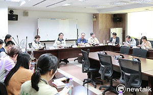 登革熱疫情嚴峻衛福部長率隊視察  黃偉哲盼中央地方攜手共渡難關