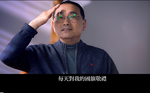 侯友宜稱每早6點15升旗敬禮  名嘴酸：為跟柯文哲拚早起搶深藍票  家裡有旗桿？