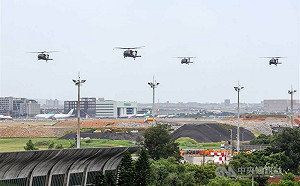 漢光演習桃機首登場 軍事迷觀景台卡位爭睹