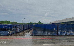 颱風前與時間賽跑  「天使輪」沿岸擱淺貨櫃剩52只  