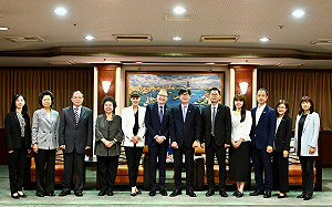 國際監察組織費爾德拜會陳其邁  聚焦台灣人權歷史