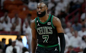 來電太多　布朗解釋為何沒接電話