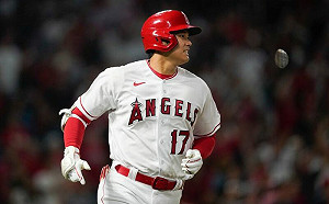 (影)大谷翔平扶腰跑壘提前退場！教頭說明狀況