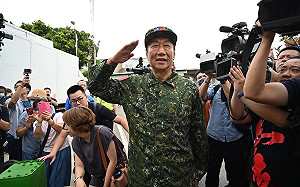穿軍服承認是總統參選人 郭台銘曝訪美行目的