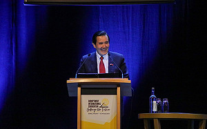 馬英九出席世界年會 「中華民國前總統」身分演說博滿堂彩