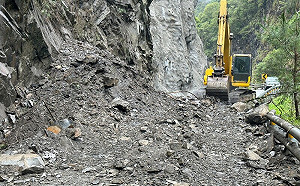 南橫土石含水量飽和 非必要勿入山區道路