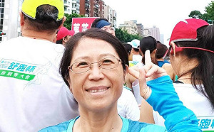 疑向中國退役軍人敬禮 基隆議員呂美玲惹議