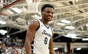 心臟驟停後首度露面　Bronny已返家