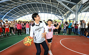 北高雄首座青少年籃球基地落成   陳其邁下場PK校隊
