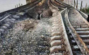 俄軍補給面臨危機！烏軍炸瓊加爾橋 切斷克里米亞對外唯一鐵路