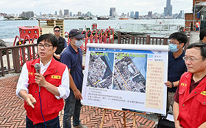 視察旗津大潮積水情形 陳其邁要求水利局研擬解決方案