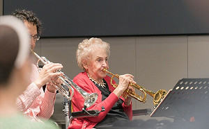 教三代人學英語 97歲彭蒙惠讚台灣雖小卻如鑽石閃亮