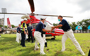 空勤總隊直升機進入南投山區 救出奧萬大受困43人