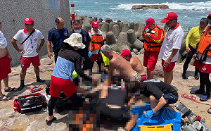 執意不穿救生衣 男子蝙蝠洞浮潛溺水命危