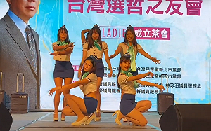 柯辦駁「空姐應援團」物化：鼓勵女性拋棄束縛 無權要求別人為身體自主道歉