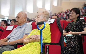 被指和郭台銘拍板｢郭黃配｣ 柯媽：周玉蔻是瘋子嗎？台灣人都討厭她