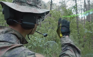 （影）解放軍新式頭盔曝光! 結合AR 抬頭顯示戰場即時資訊