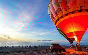 太麻里熱氣球光雕音樂會登場！3600名遊客湧入賞曙光大景