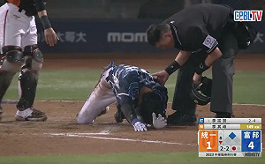 (影)李宗賢遭149公里速球擊中頭部