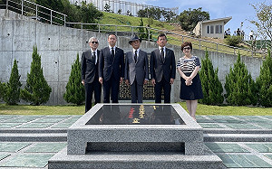 麻生太郎弔唁李登輝 李安妮：看見我父親的影子