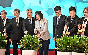 台灣碳權交易所高雄揭牌 加速淨零轉型接軌國際