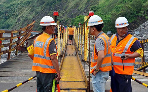 明霸克露鋼便橋搭人行走道   桃源部落恢復對外通行