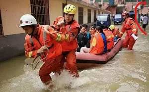 中媒假救災穿幫鏡頭越來越多! 救難隊全身光鮮亮麗 水只到小腿肚也要拉橡皮艇